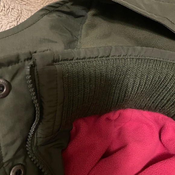 Hollister Rain Jacket in Great Condition - Picture 3 of 4